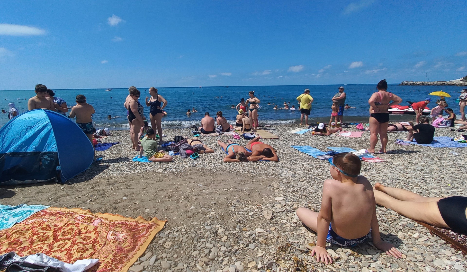 Съездить на море в ноябре. Съездием на море. Съездить на море. Море фото красивые. Прикольные картинки про море.