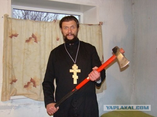 Мужчина задеревяшил крестик