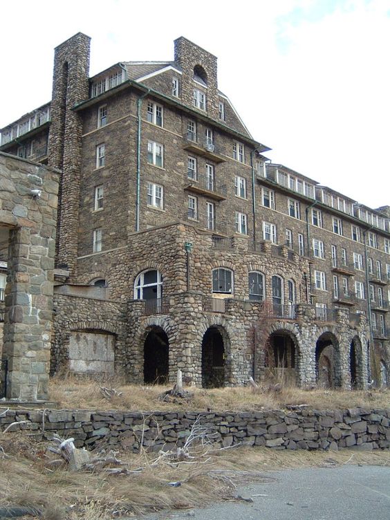 Пейзажи заброшенности