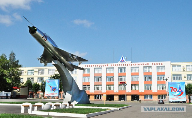 Автомобили на постаменте