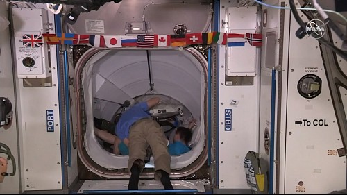 SpaceX запускает космический корабль Сrew Dragon