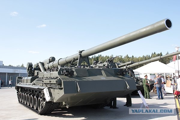 К границе с Украиной пригнали десятки единиц военной техники, гуляют солдаты