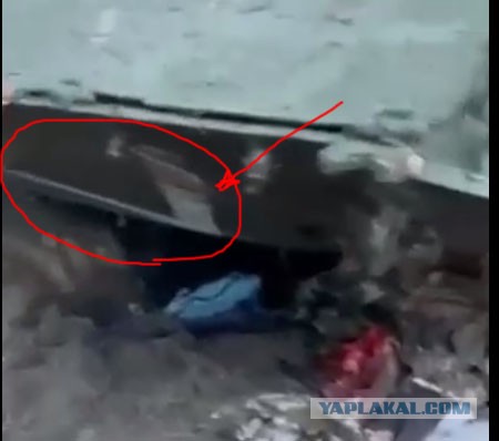 Танк стреляет в упор