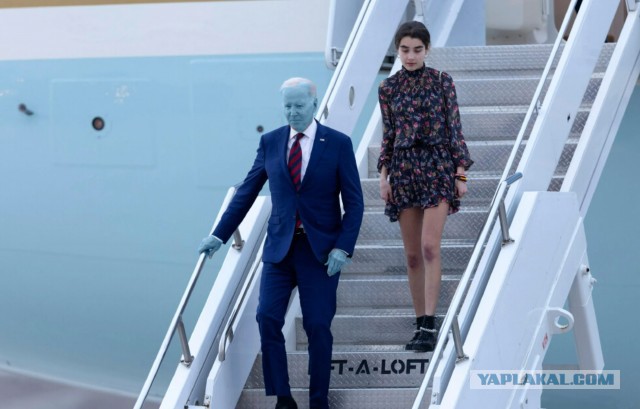 Кто за Байденом, и что с коленками?