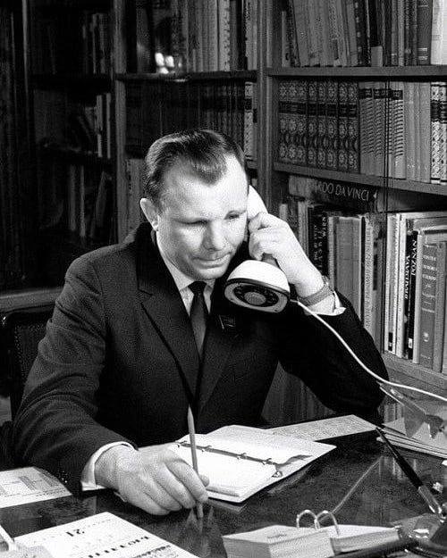 "Дело не в том, что я побывал так высоко, а в том, КТО и ЧТО меня туда подняли". --- Юрий Гагарин