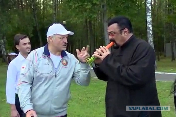 Следивший за "Адмиралом Кузнецовым" эсминец вышел из строя