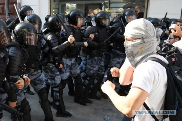 Что показывало российское телевидение, пока в Москве задерживали митингующих