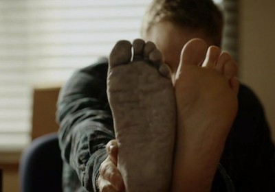 На пляжах моря Селиш регулярно находят ступни утопленников в кроссовках: ученые выяснили их происхождение