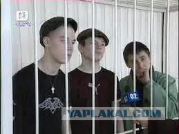 Крутые ребята против одной девушки