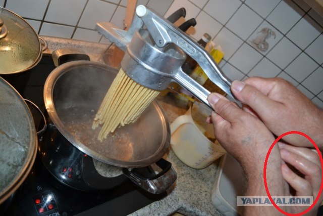 Пятничные посиделки на теплотрассе ©