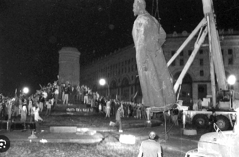 Жизнь Дзержинского в живописи и скульптуре