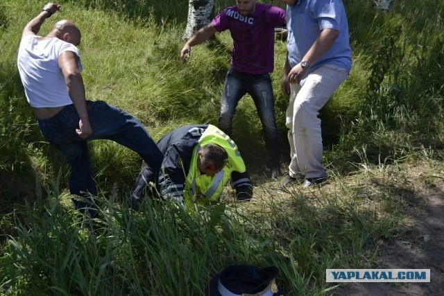 Пьяный ГАИшник влетел в кювет