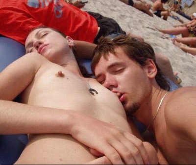 "Сфотал сына на пляже на память"