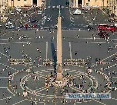 У гроба Папы Иоанна Павла II