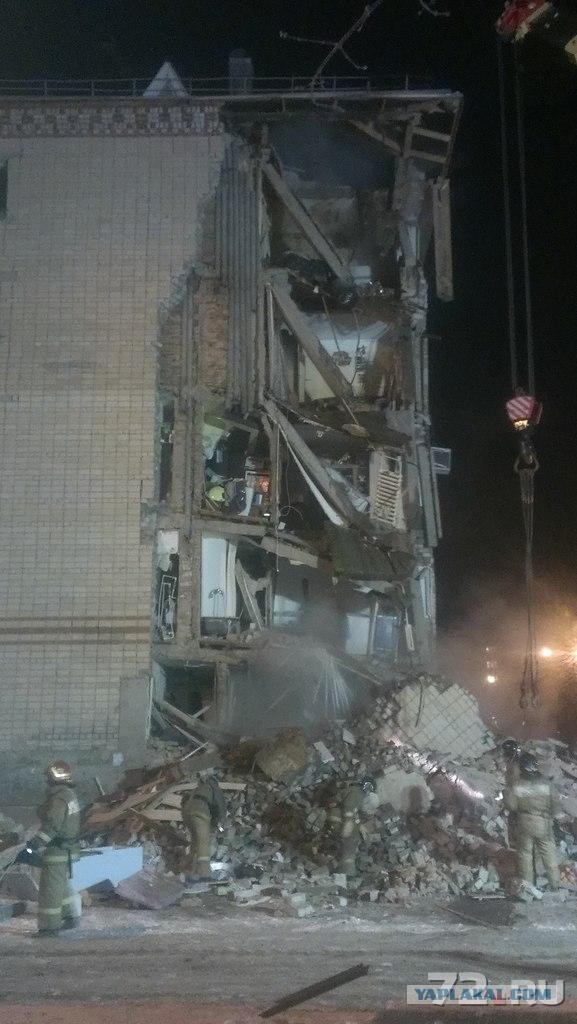 Угол пятиэтажного жилого дома обрушился в Тюмени