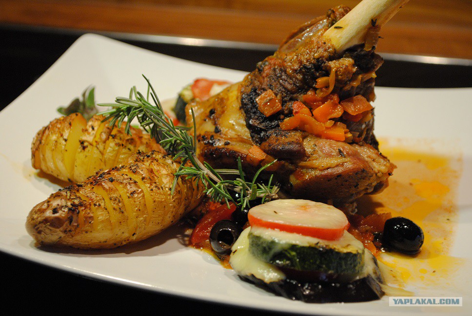 Гарнир к бараньей. Гарнир к бараньей. Буженина с гарниром. Бараньи ребра блюдо. Гарнир к стейку из говядины.