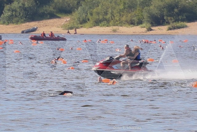 Девушку, катавшуюся на гидроцикле, перерезало натянутым над водой тросом