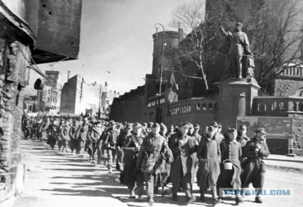 9 апреля 1945 года советские войска взяли штурмом город-крепость Кёнигсберг