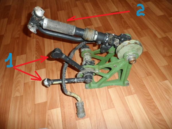Пилот-профик играется со своей вертушкой.