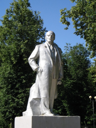 Памятники Ленину