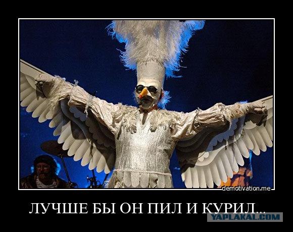 Путин с клювом в халате возглавил журавлиный клин