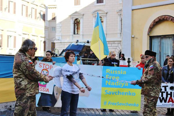 Верховная рада Украины лишила неприкосновенности депутата Надежду Савченко и ее тут же арестовали