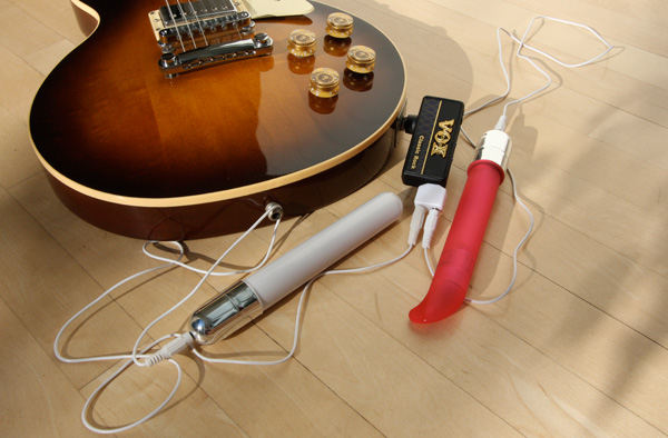 Гаджет для жен гитаристов (5 фото + видео)