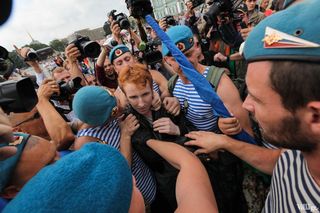 Экс-командующий ВДВ призвал Киркорова извиниться за видео о десантниках