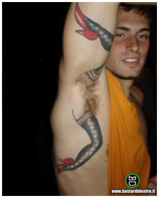 Татуировка прямо на глазу...