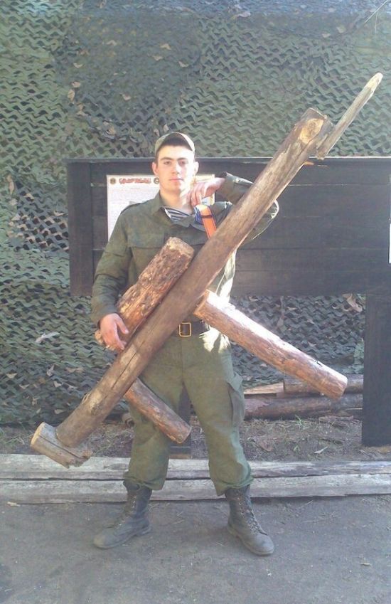 "Прощай, наш товарищ!" Уссурийские военные устроили грандиозные похороны окурку