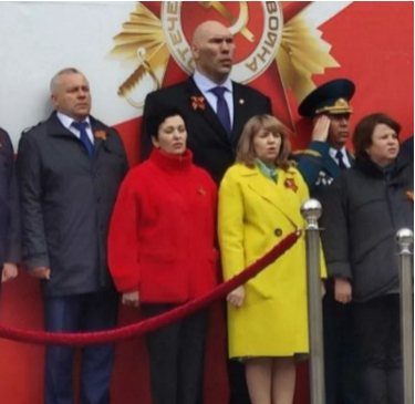 Боевые маги призвали осадного голема для противостояния Легиону Проклятых