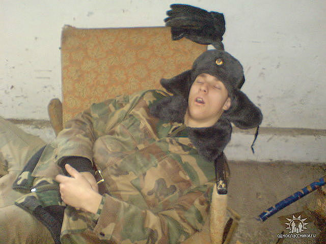 Russian Army - солдаты могут спать везде!
