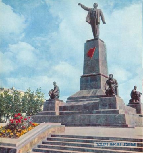 Памятники Ленину