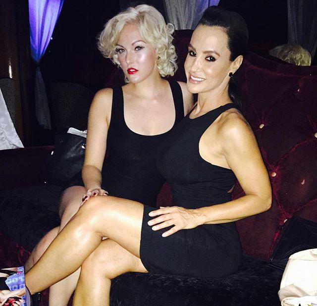 Заслуженный отдых одной порно-пенсионерки