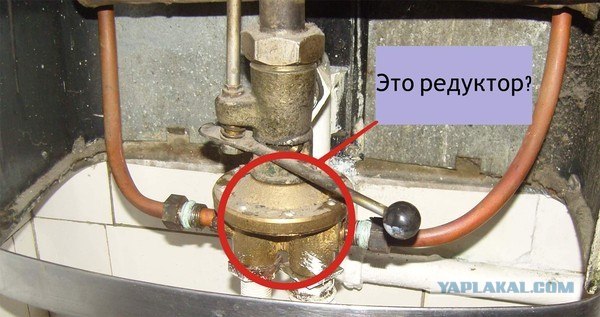 Пропадает давление воды. Трубка холодной воды Советской газовой колонки. Слабый напор горячей воды через газовую колонку.