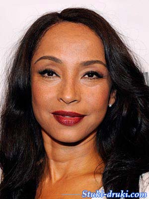 41 год назад был выпущен дебютный студийный альбом Sade - "Diamond Life".