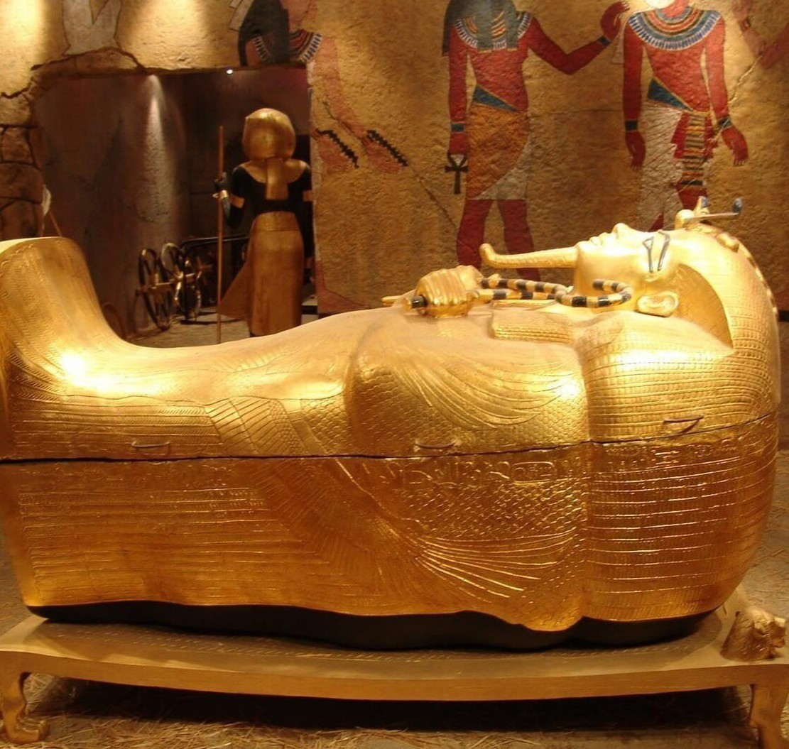 Гроб для упокоения фараонов. Гробница фараона Тутанхамона. Пирамида Тутанхамона. Гробница Тутанхамона в Египте. Гробница Тутанхамона Мумия.