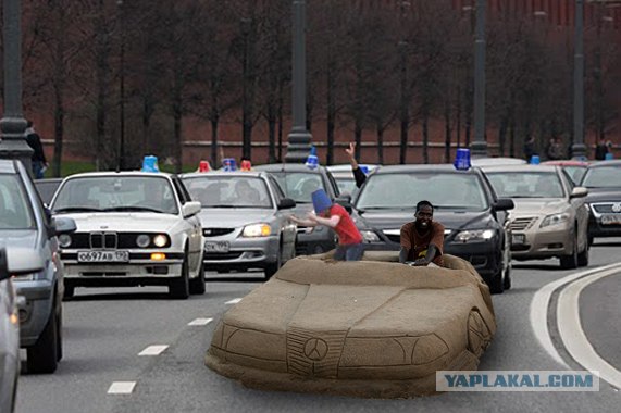 Фотожаба дня: Пляжный мерседес