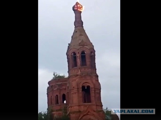 В Калужской области на праздновании Дня города под танцующими школьницами рухнула сцена