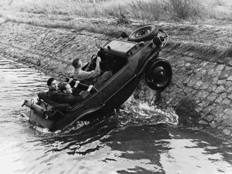 Жук-плавунец: тест-драйв Volkswagen Type 166 Schwimmwagen