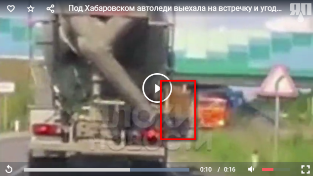 Под Хабаровском автоледи выехала на встречку и угодила в грузовик: тело женщины смяло до неузнаваемости