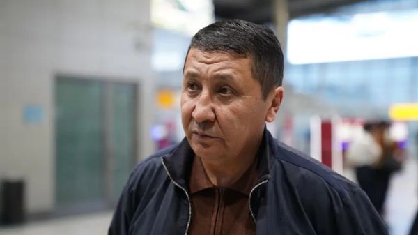 В аэропорту Алматы неизвестный с ножом взял в заложницы сотрудницу службы авиационной безопасности