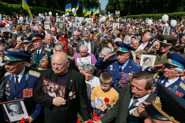 В Славянске облили зеленкой героя Великой Отечественной войны