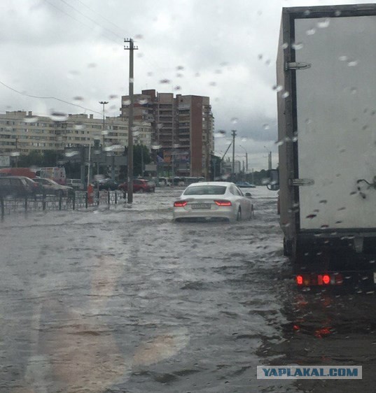 Питер ушел под воду: гидроудары, проспекты-океаны, улицы-реки