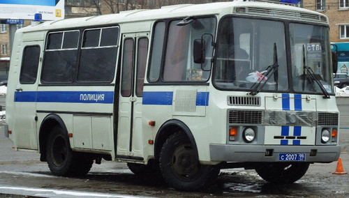 В центре Москвы группа подростков устроила «бессрочный» протест против пенсионной реформы