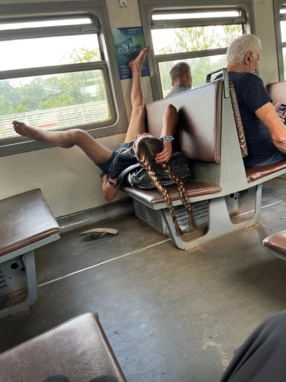 В электричке...