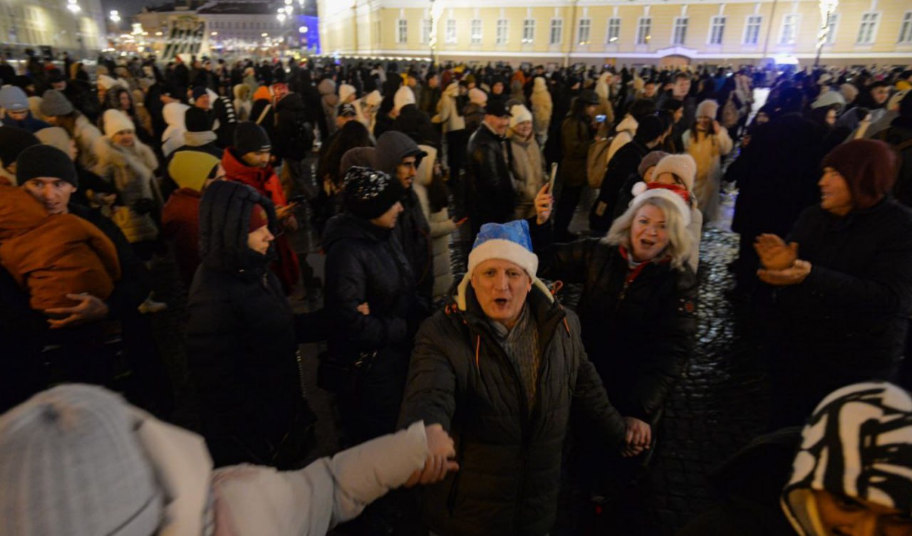 Мигранты новогодняя ночь. В питере в новогоднюю ночь задержали мигрантов. В питере в новогоднюю ночь задержали мигрантов. В питере в новогоднюю ночь задержали мигрантов. Мигранты новогодняя ночь санкт-петербург.