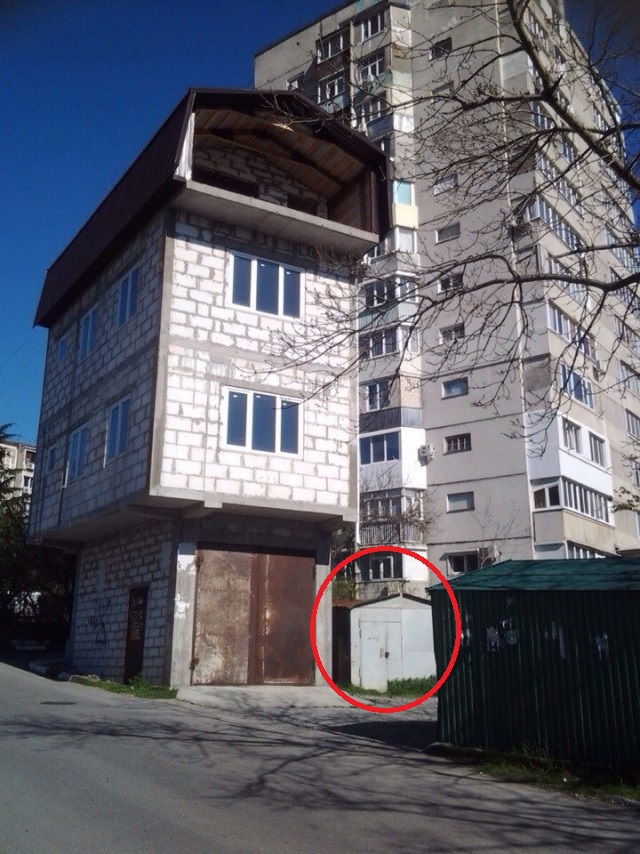 Небольшой, скромный... 4-этажный гаражик