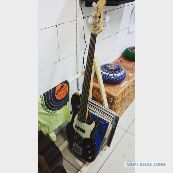 Продаю/обменяю басуху Cort GB35A