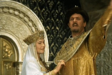Не потому что дура, а потому что баба
